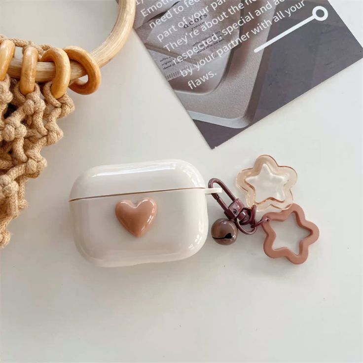 ốp AirPods trái tim nâu